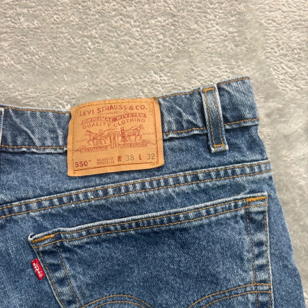 Levi's 550 Jeans Mens 38x32 Blue Relaxed Fit Tapered Leg Medium Wash Made in USA